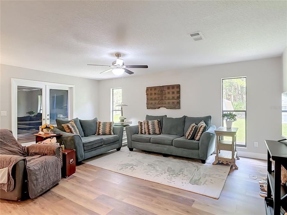 For Sale: $499,000 (4 beds, 3 baths, 3154 Square Feet)