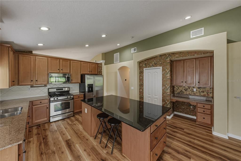 For Sale: $375,000 (3 beds, 2 baths, 2074 Square Feet)