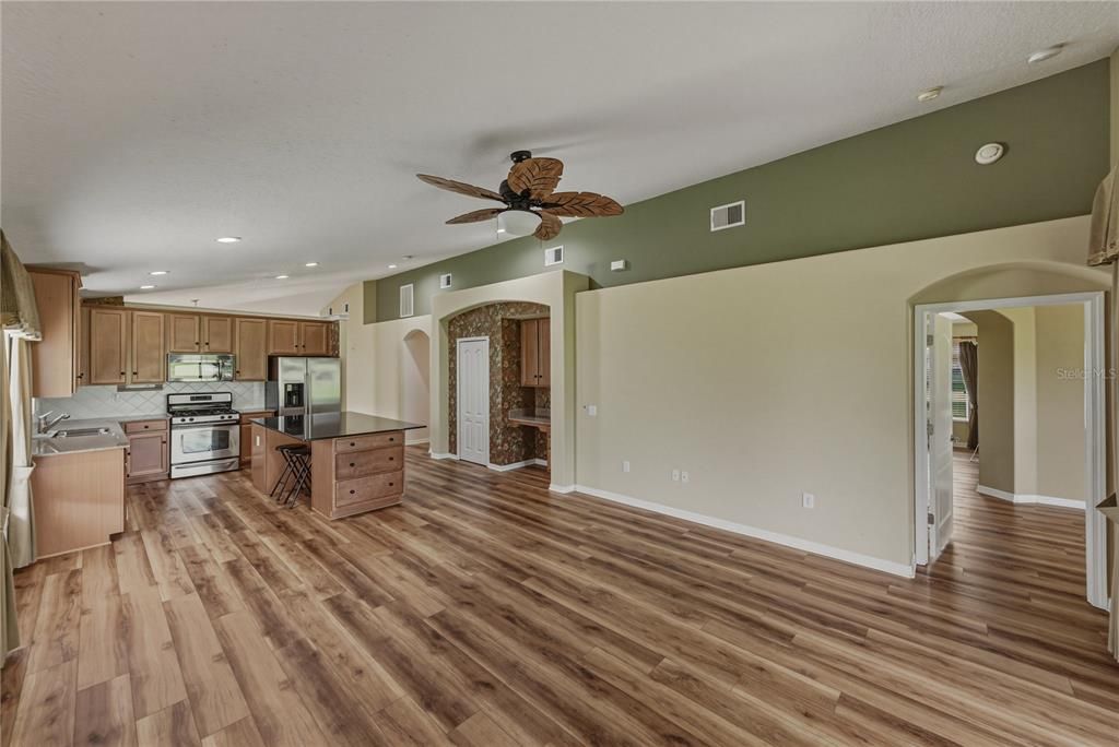 For Sale: $375,000 (3 beds, 2 baths, 2074 Square Feet)