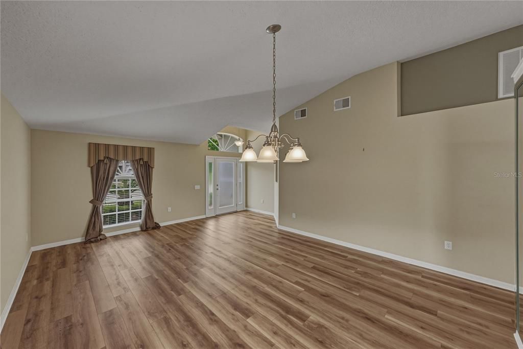 For Sale: $375,000 (3 beds, 2 baths, 2074 Square Feet)