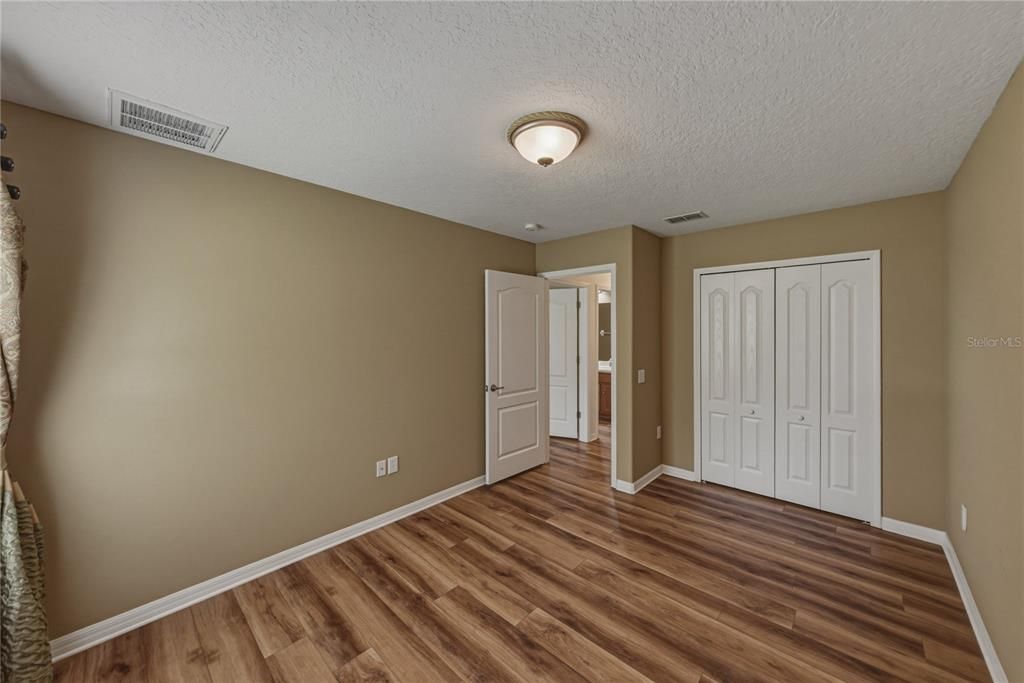 For Sale: $375,000 (3 beds, 2 baths, 2074 Square Feet)