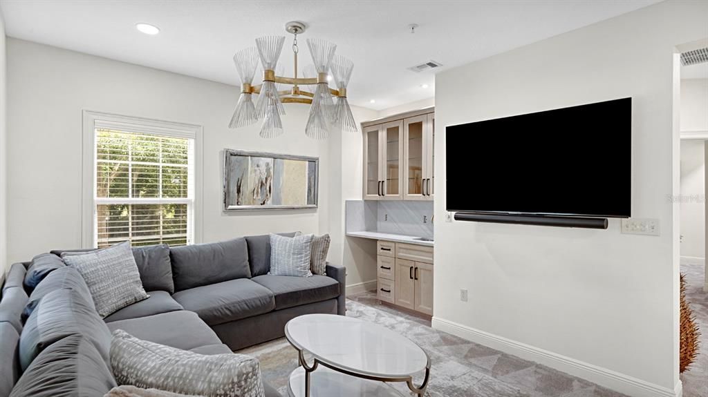 For Sale: $925,000 (3 beds, 3 baths, 2576 Square Feet)