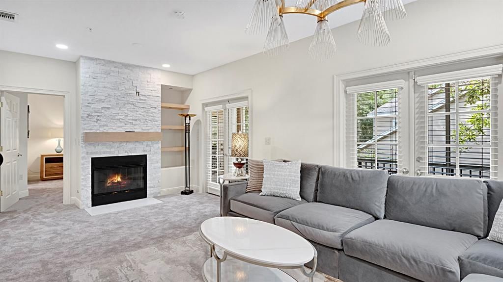 For Sale: $925,000 (3 beds, 3 baths, 2576 Square Feet)
