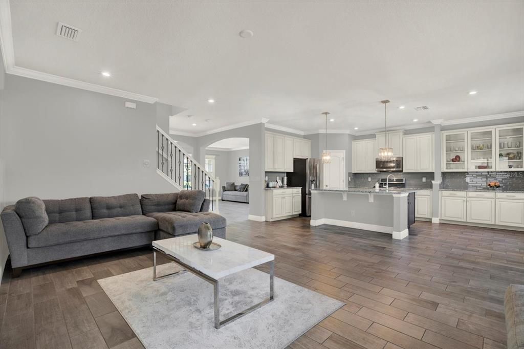 En Venta: $674,900 (5 camas, 3 baños, 3280 Pies cuadrados)