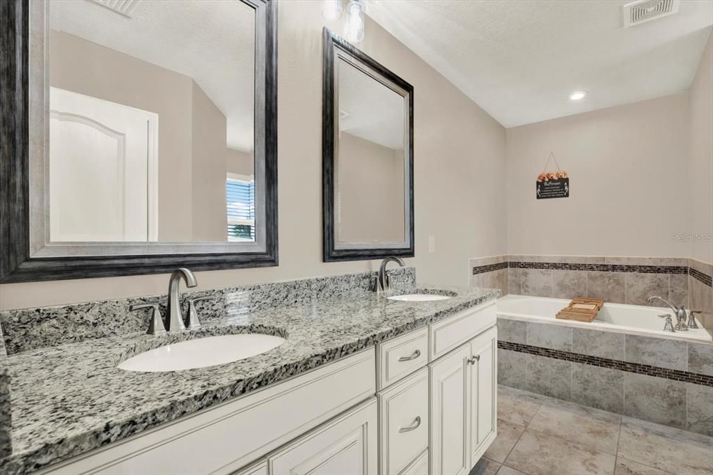 En Venta: $674,900 (5 camas, 3 baños, 3280 Pies cuadrados)