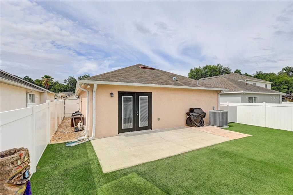 For Sale: $320,000 (3 beds, 2 baths, 1292 Square Feet)