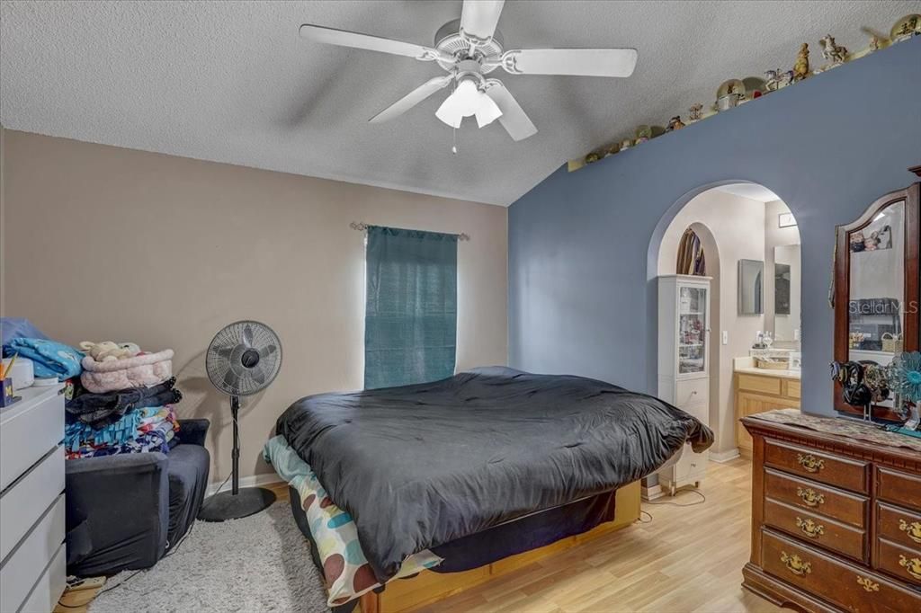 For Sale: $320,000 (3 beds, 2 baths, 1292 Square Feet)