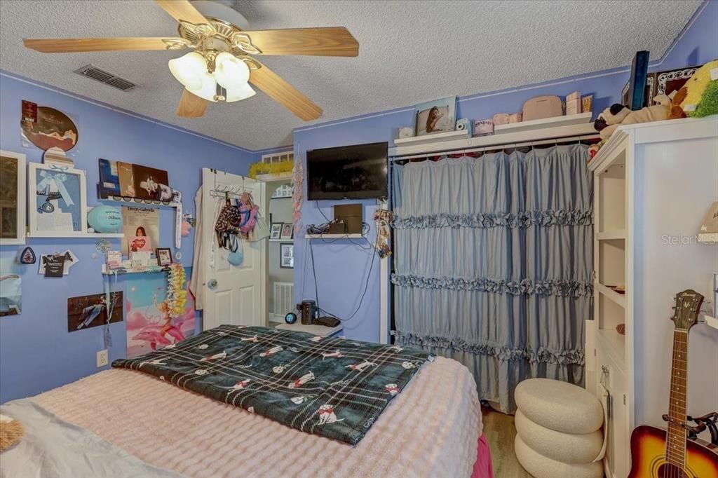 For Sale: $320,000 (3 beds, 2 baths, 1292 Square Feet)