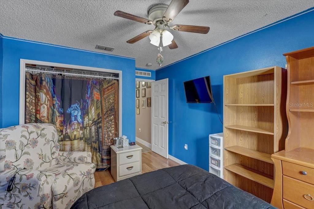 For Sale: $320,000 (3 beds, 2 baths, 1292 Square Feet)