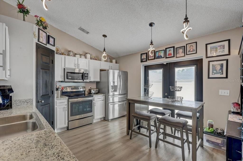For Sale: $320,000 (3 beds, 2 baths, 1292 Square Feet)