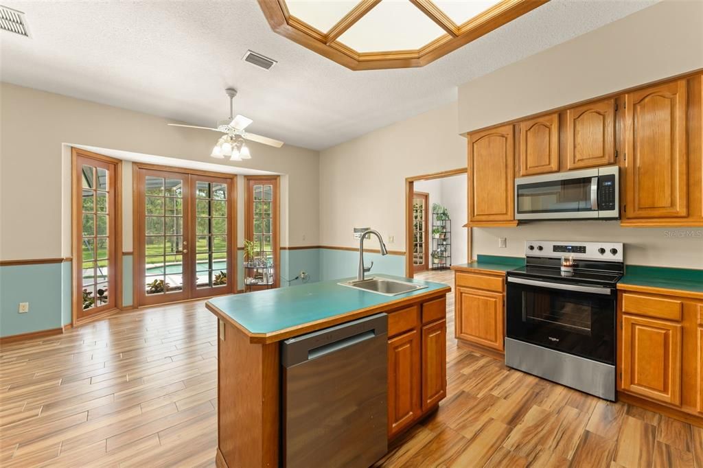En Venta: $998,000 (5 camas, 3 baños, 3903 Pies cuadrados)