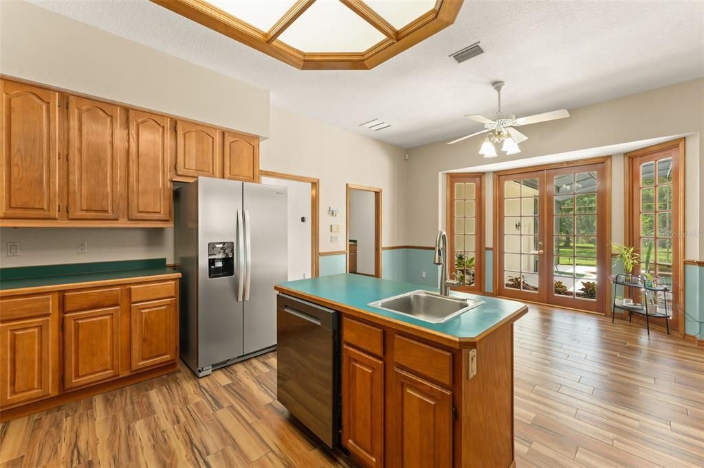 En Venta: $998,000 (5 camas, 3 baños, 3903 Pies cuadrados)