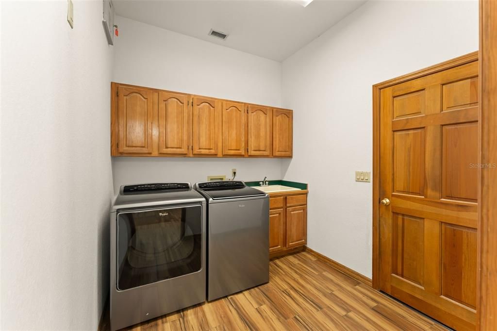 En Venta: $998,000 (5 camas, 3 baños, 3903 Pies cuadrados)