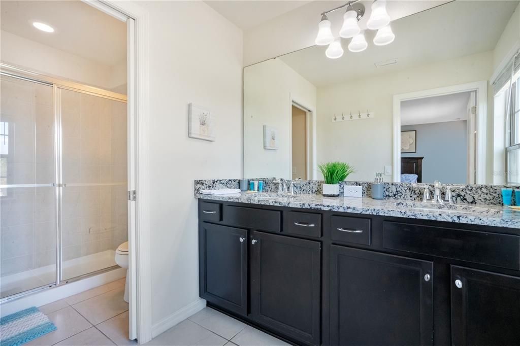 En Venta: $550,000 (6 camas, 4 baños, 3142 Pies cuadrados)