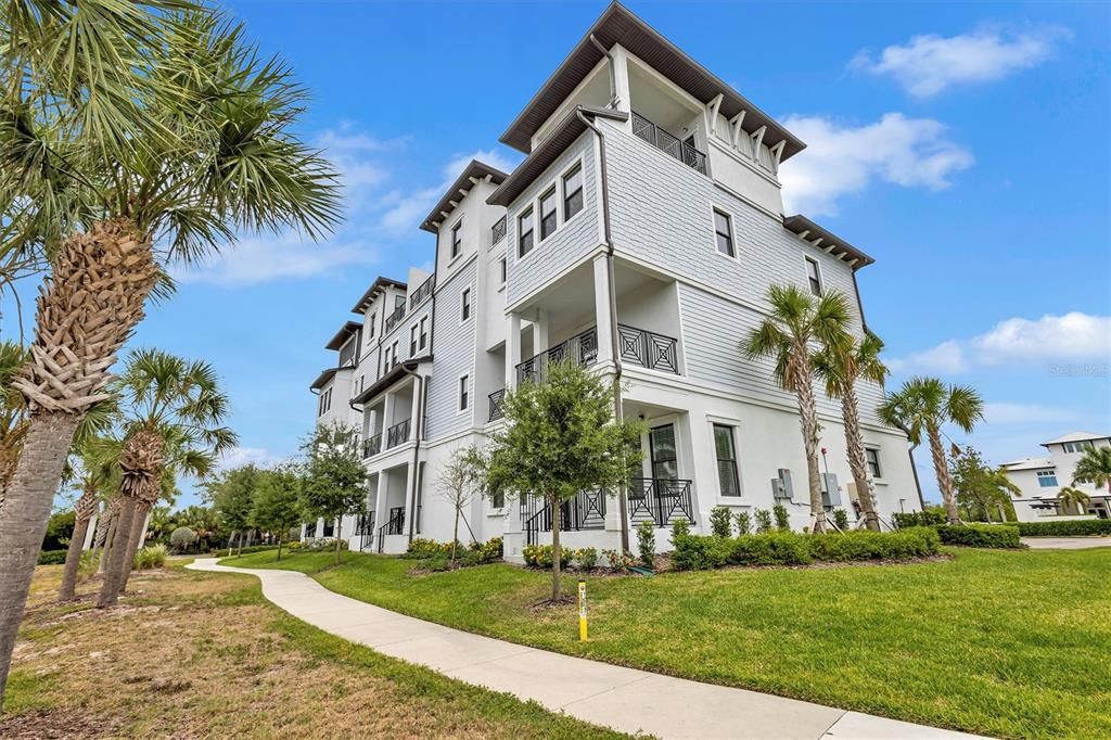 For Sale: $775,000 (4 beds, 3 baths, 2829 Square Feet)