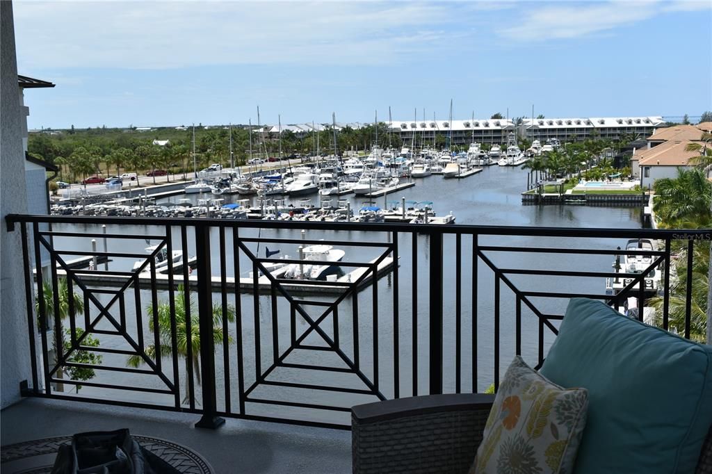 For Sale: $775,000 (4 beds, 3 baths, 2829 Square Feet)