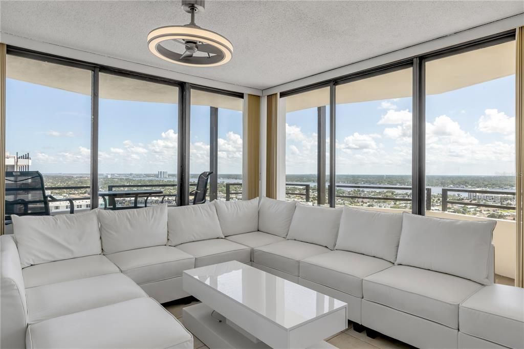 En Venta: $559,000 (2 camas, 2 baños, 1360 Pies cuadrados)