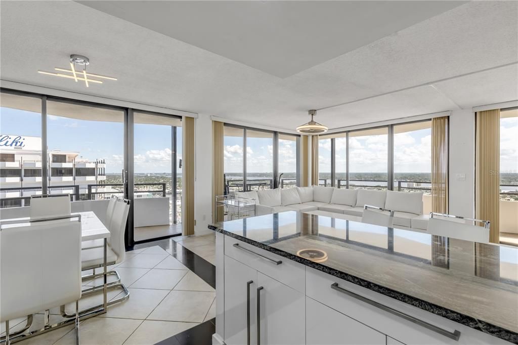 En Venta: $559,000 (2 camas, 2 baños, 1360 Pies cuadrados)