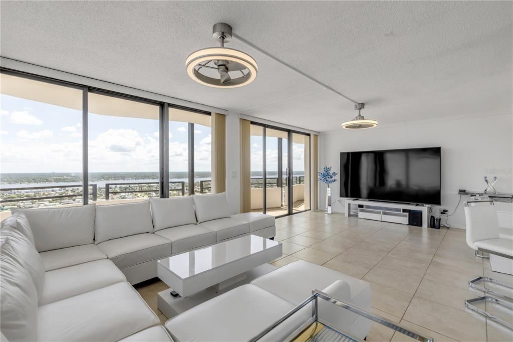 En Venta: $559,000 (2 camas, 2 baños, 1360 Pies cuadrados)
