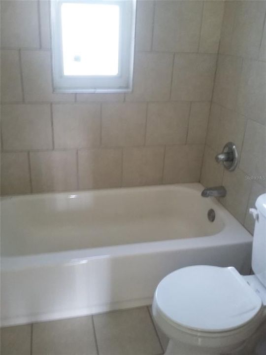 В аренду: $1,200 (2 спален, 1 ванн, 710 Квадратных фут)