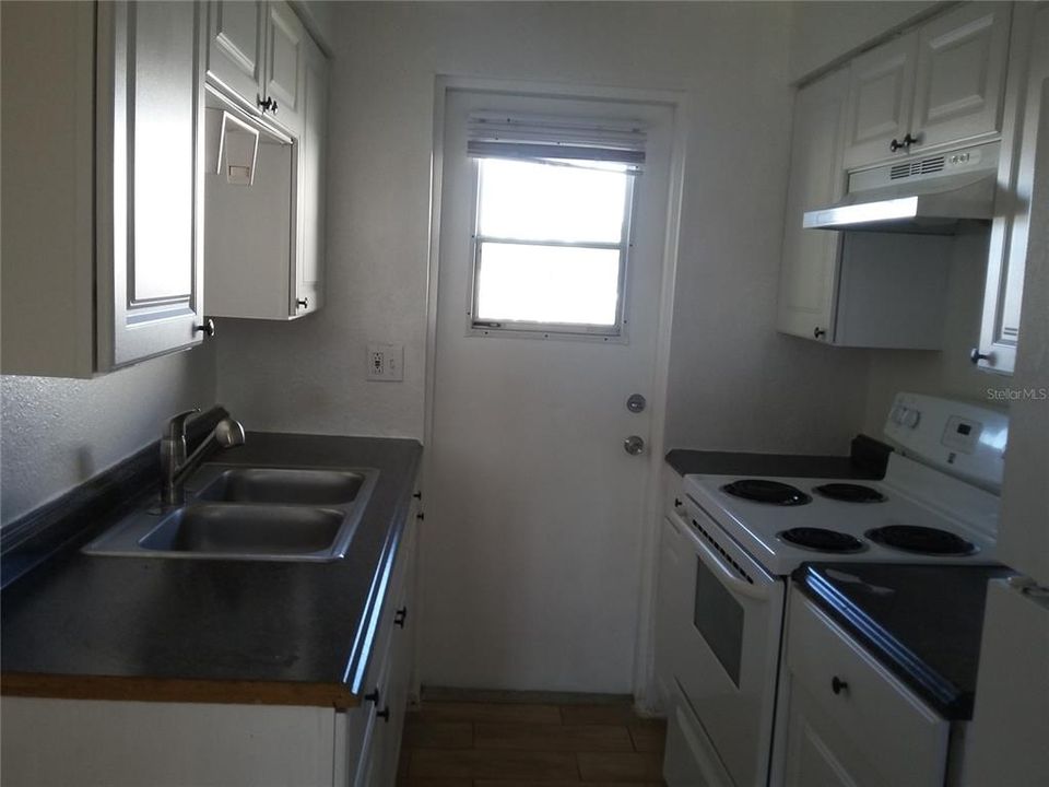 В аренду: $1,200 (2 спален, 1 ванн, 710 Квадратных фут)