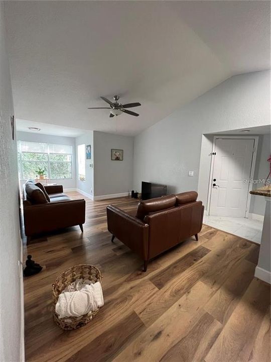 В аренду: $1,650 (2 спален, 1 ванн, 919 Квадратных фут)