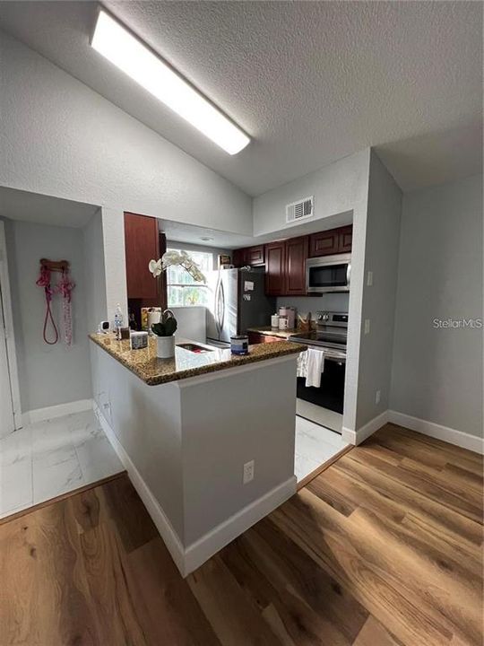 В аренду: $1,650 (2 спален, 1 ванн, 919 Квадратных фут)