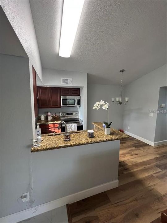 В аренду: $1,650 (2 спален, 1 ванн, 919 Квадратных фут)
