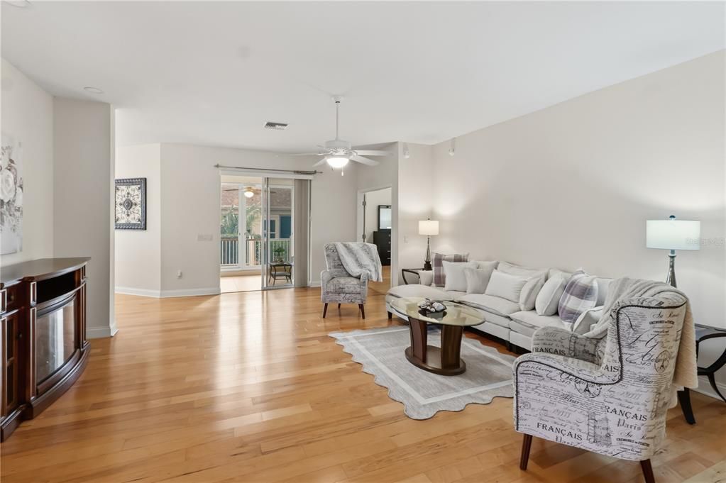 For Sale: $475,000 (3 beds, 2 baths, 2043 Square Feet)