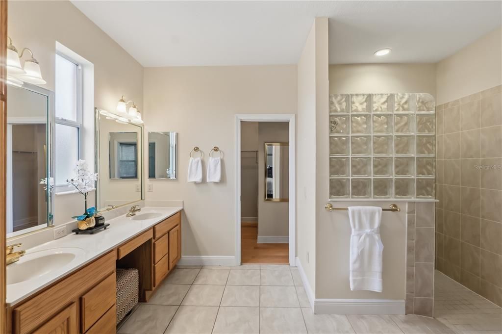 For Sale: $475,000 (3 beds, 2 baths, 2043 Square Feet)