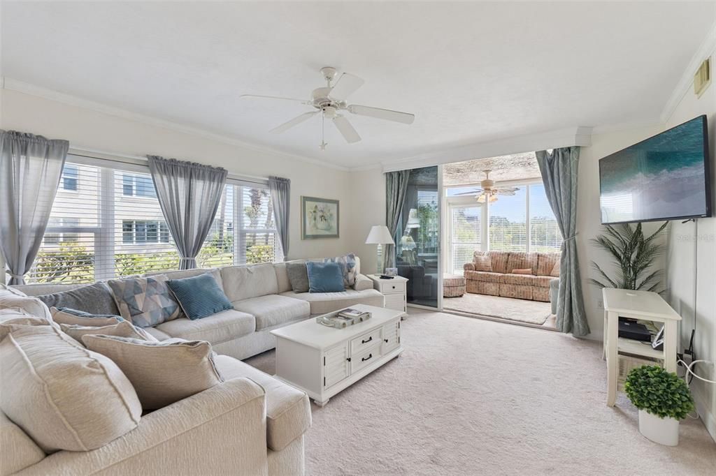 For Sale: $499,000 (3 beds, 3 baths, 1935 Square Feet)