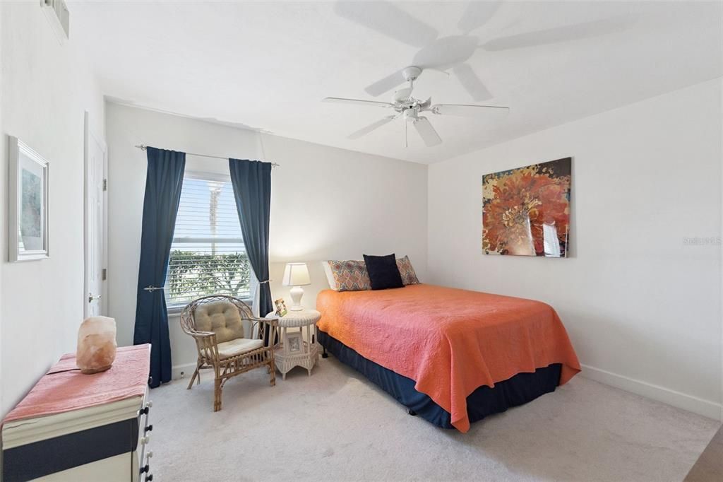 For Sale: $499,000 (3 beds, 3 baths, 1935 Square Feet)