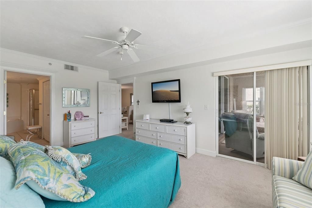 For Sale: $499,000 (3 beds, 3 baths, 1935 Square Feet)