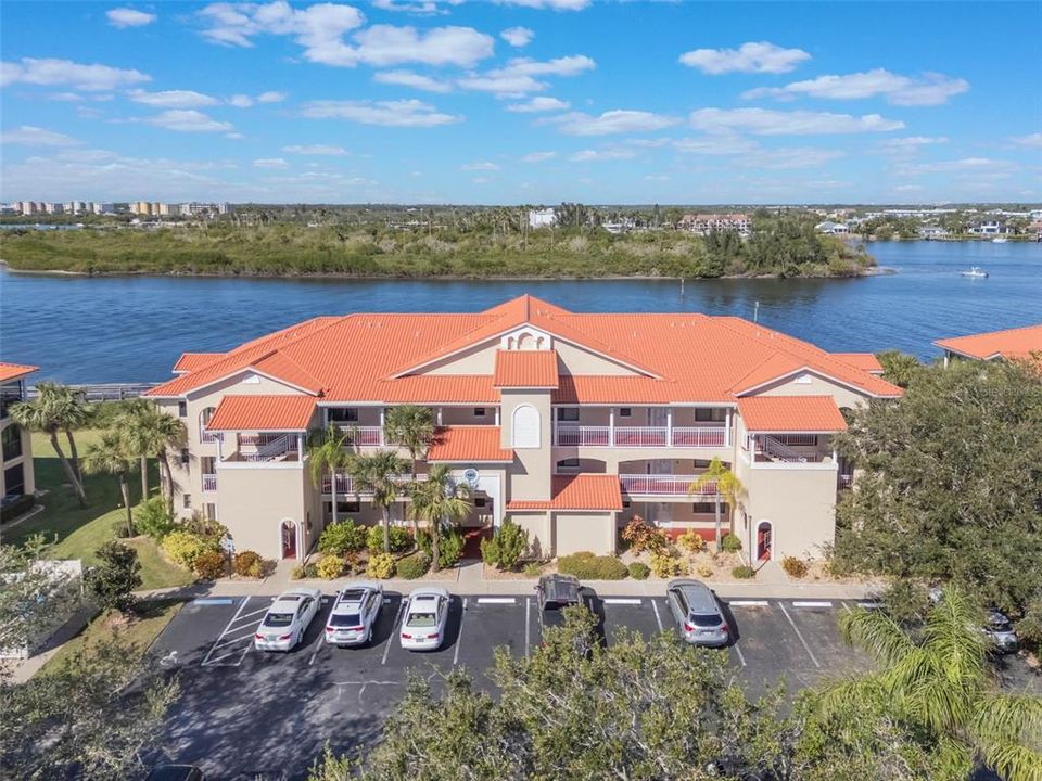 For Sale: $499,000 (3 beds, 3 baths, 1935 Square Feet)