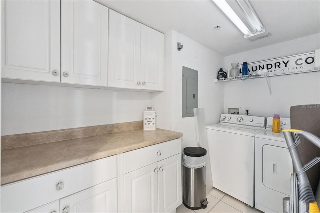 For Sale: $499,000 (3 beds, 3 baths, 1935 Square Feet)