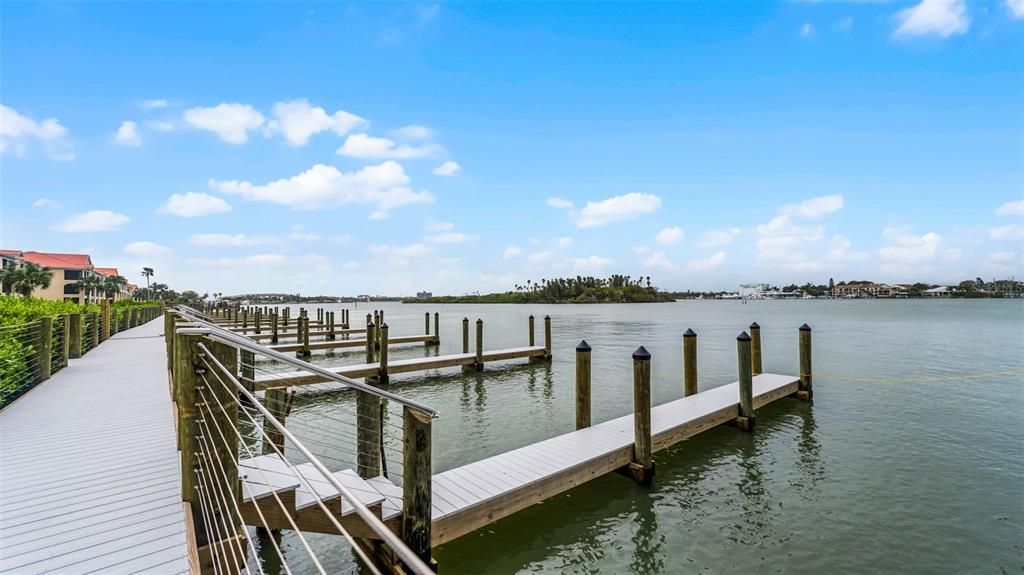 For Sale: $499,000 (3 beds, 3 baths, 1935 Square Feet)