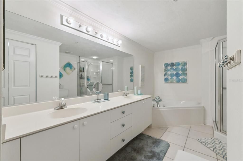 For Sale: $499,000 (3 beds, 3 baths, 1935 Square Feet)