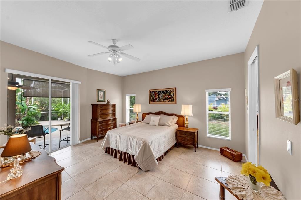 En Venta: $765,000 (5 camas, 3 baños, 3335 Pies cuadrados)