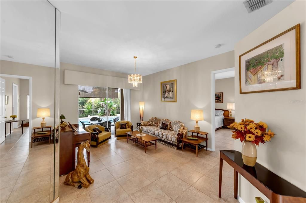 En Venta: $765,000 (5 camas, 3 baños, 3335 Pies cuadrados)