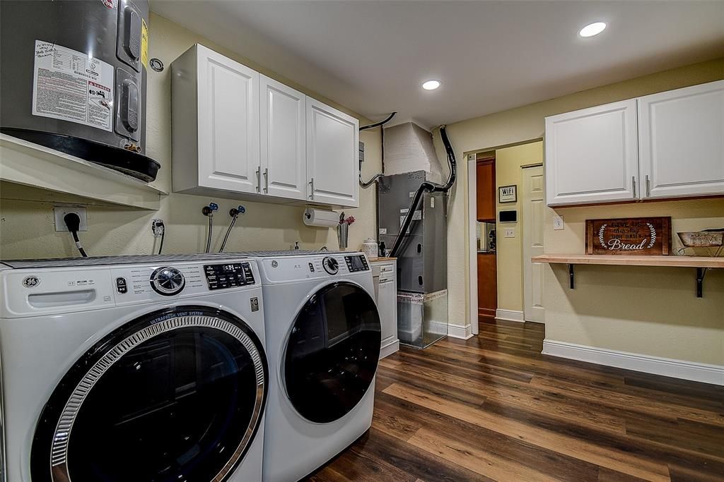 For Sale: $550,000 (3 beds, 2 baths, 2151 Square Feet)