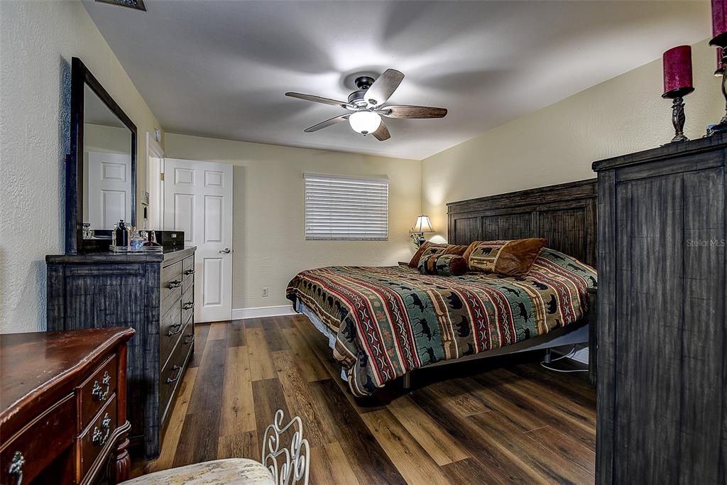 For Sale: $550,000 (3 beds, 2 baths, 2151 Square Feet)