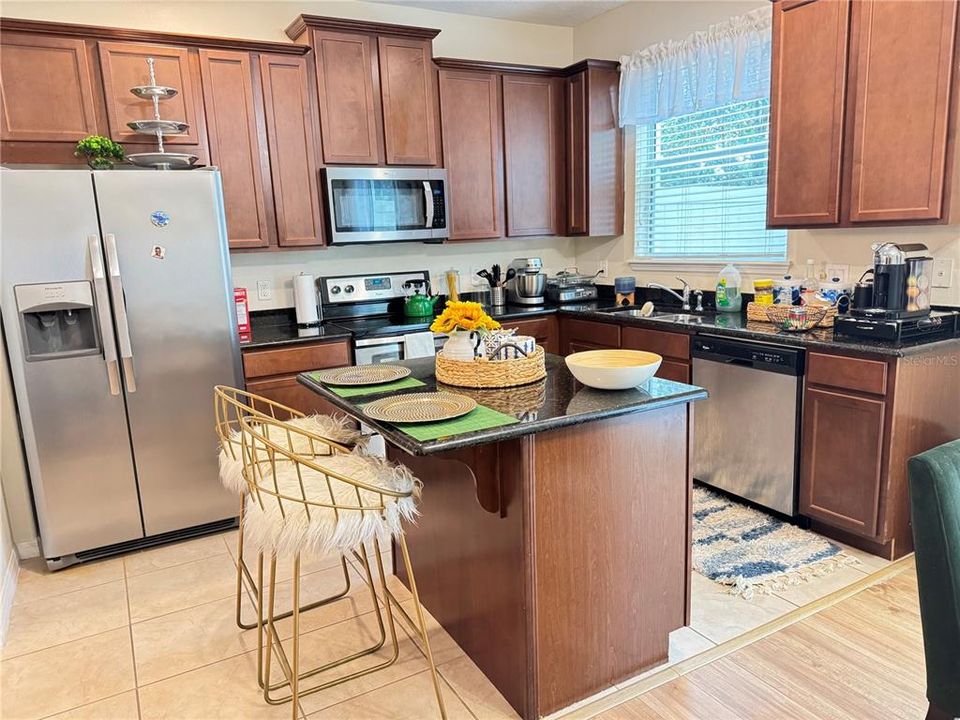 For Rent: $2,400 (3 beds, 2 baths, 1460 Square Feet)
