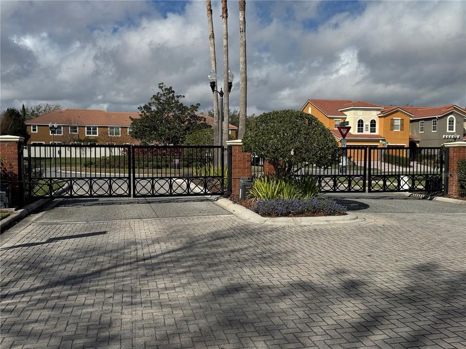 For Rent: $2,400 (3 beds, 2 baths, 1460 Square Feet)