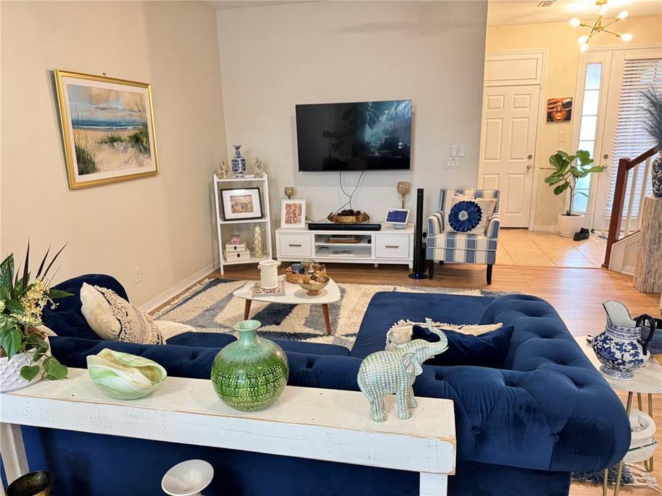 For Rent: $2,400 (3 beds, 2 baths, 1460 Square Feet)