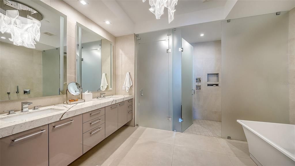 For Sale: $4,900,000 (3 beds, 3 baths, 2984 Square Feet)