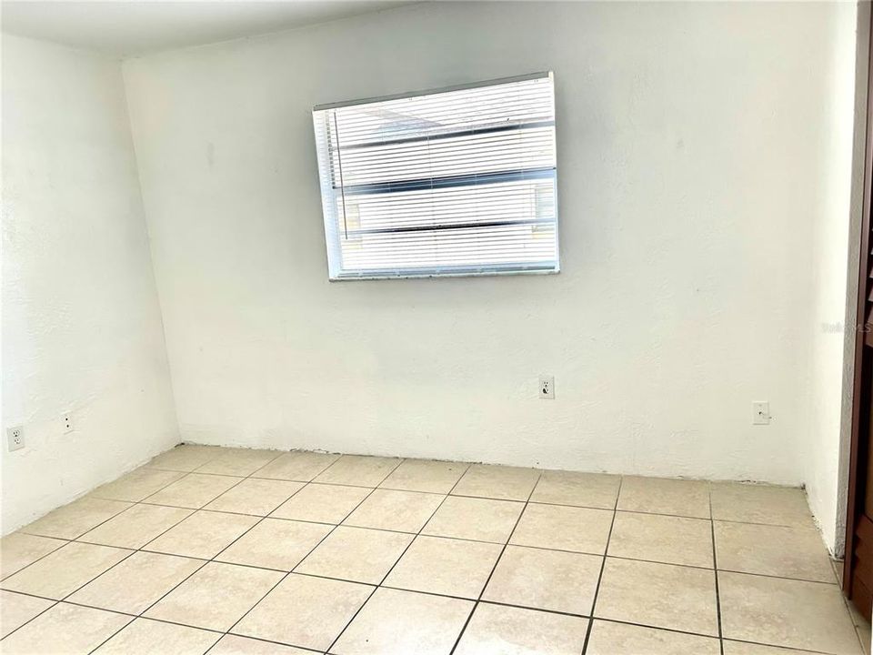 For Rent: $825 (2 beds, 1 baths, 800 Square Feet)