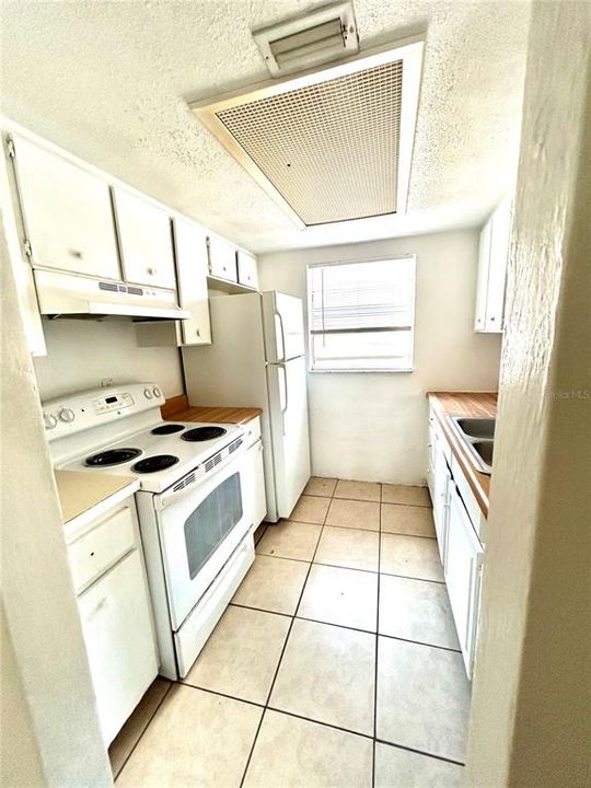 For Rent: $825 (2 beds, 1 baths, 800 Square Feet)