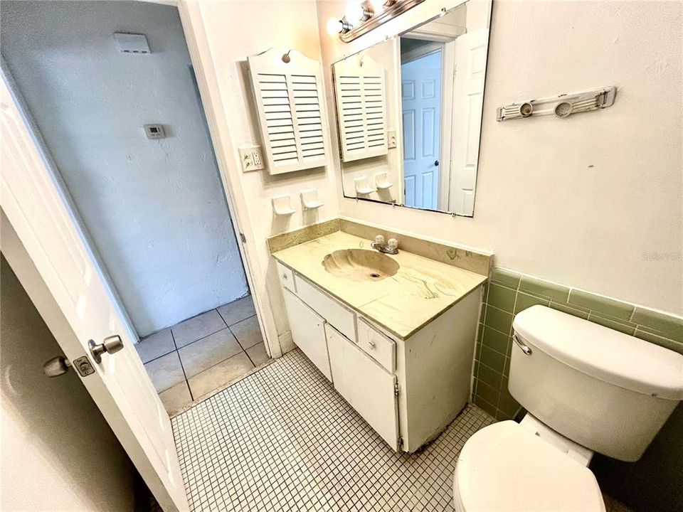 For Rent: $825 (2 beds, 1 baths, 800 Square Feet)