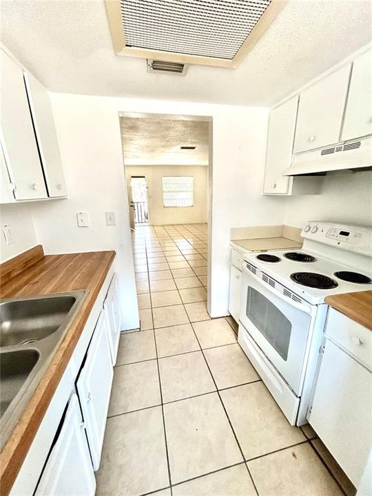 For Rent: $825 (2 beds, 1 baths, 800 Square Feet)