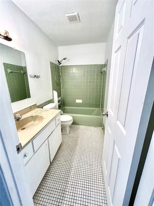 For Rent: $825 (2 beds, 1 baths, 800 Square Feet)